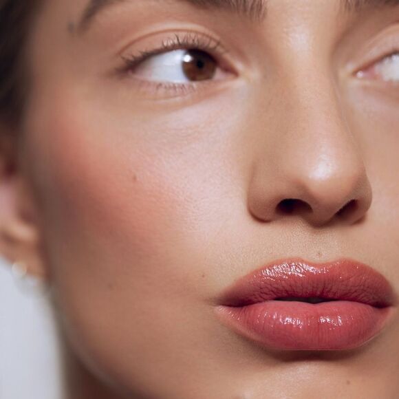 Clinque Chubby Stick Color Balm in Mega Melon - Picture 5 of 14